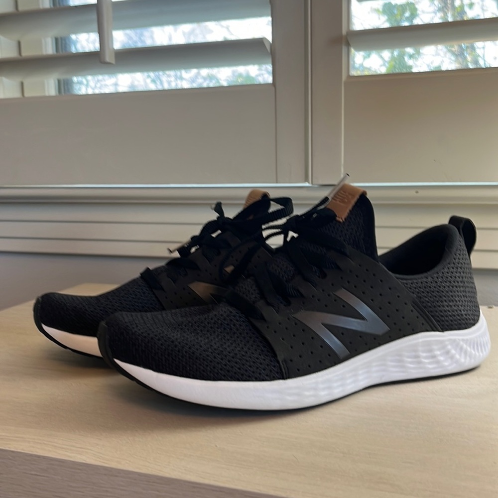 Women’s New balance tennis shoes, 9.5